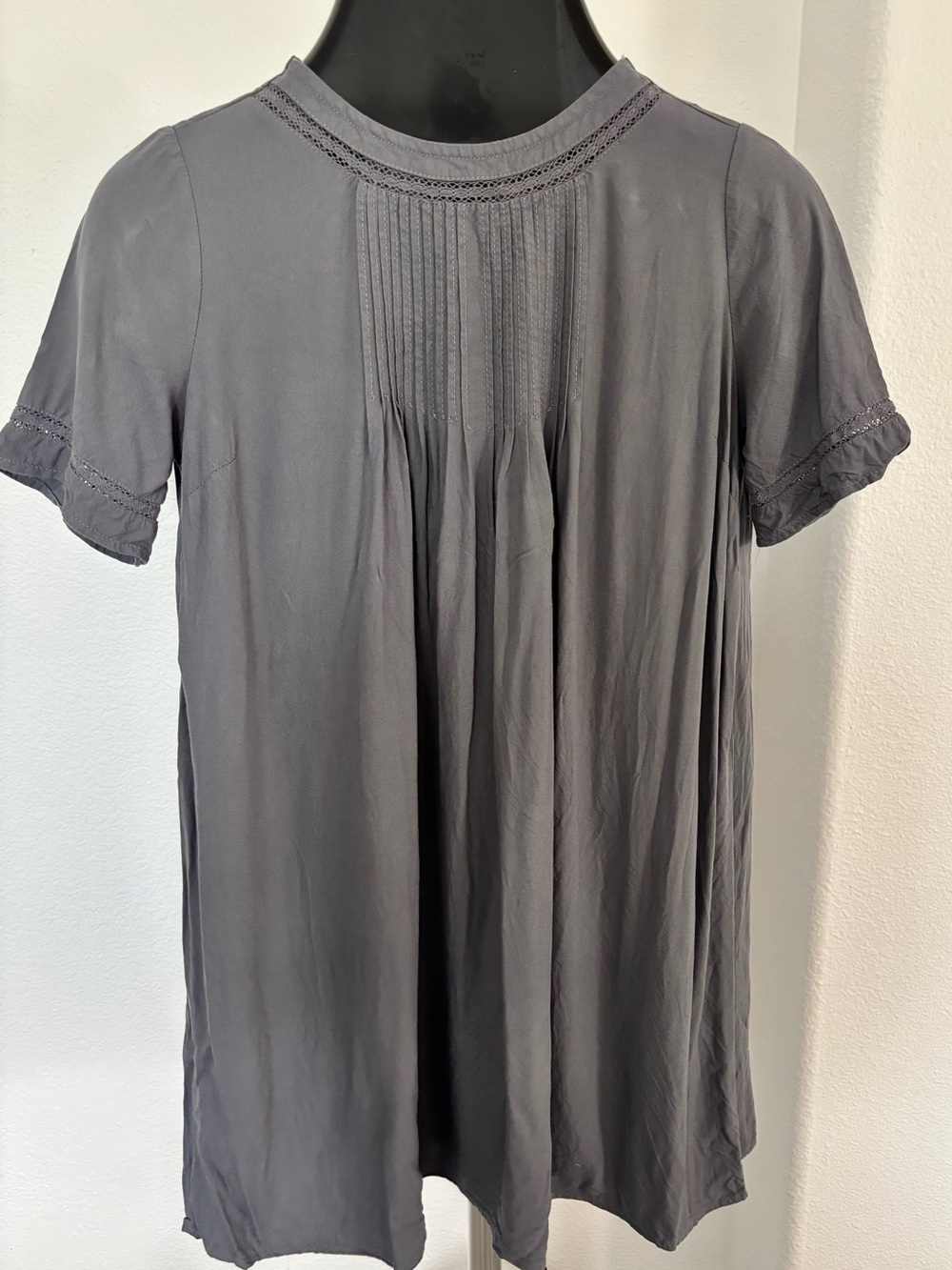 Old Navy Gray Short Sleeve Pintuck Tunic
